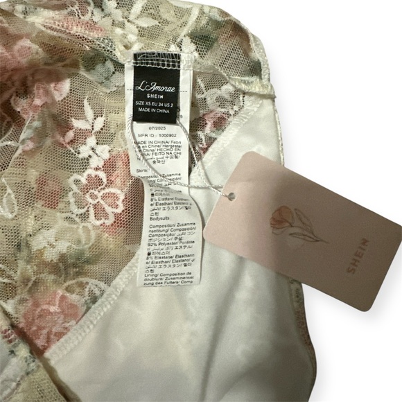 SHEIN Floral Backless Lace Dress - Picture 2 of 2